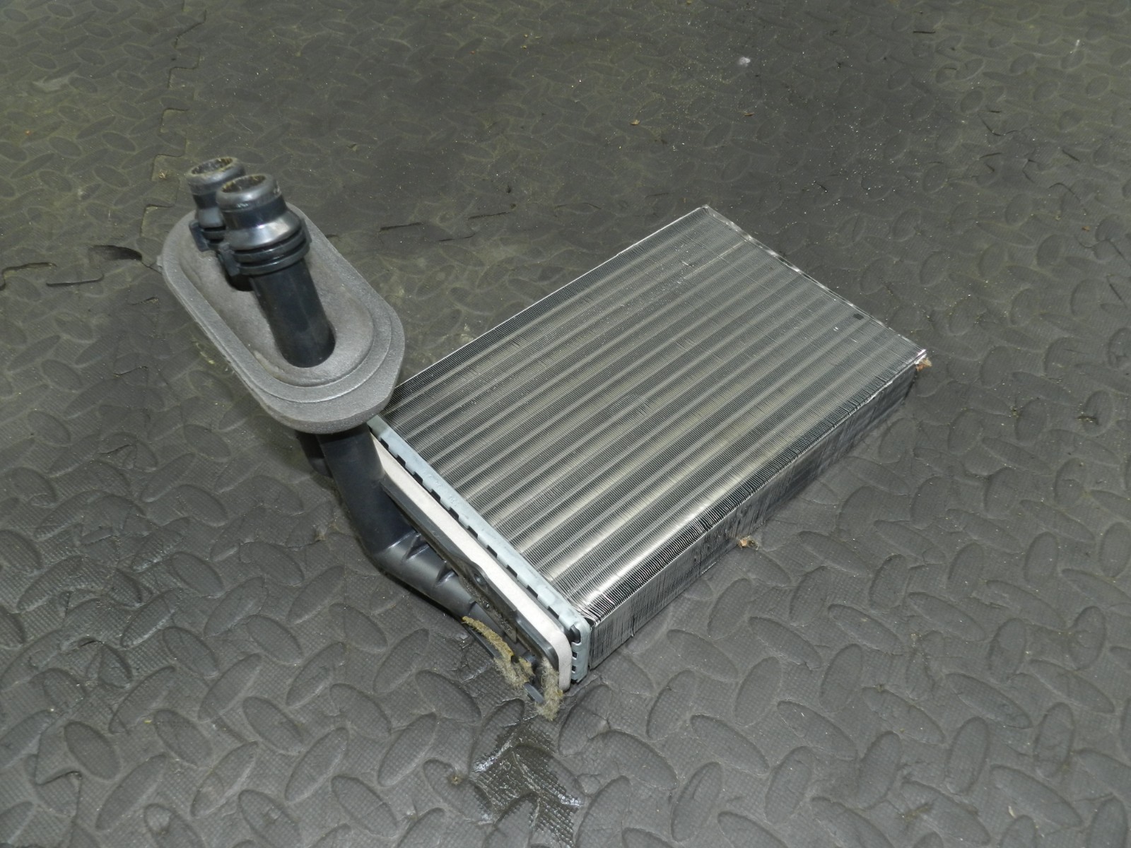(160) 2000 AUDI TT QUATTRO 8N. COOLANT HEATER MATRIX RADIATOR CORE EVAPORATOR - Image 2