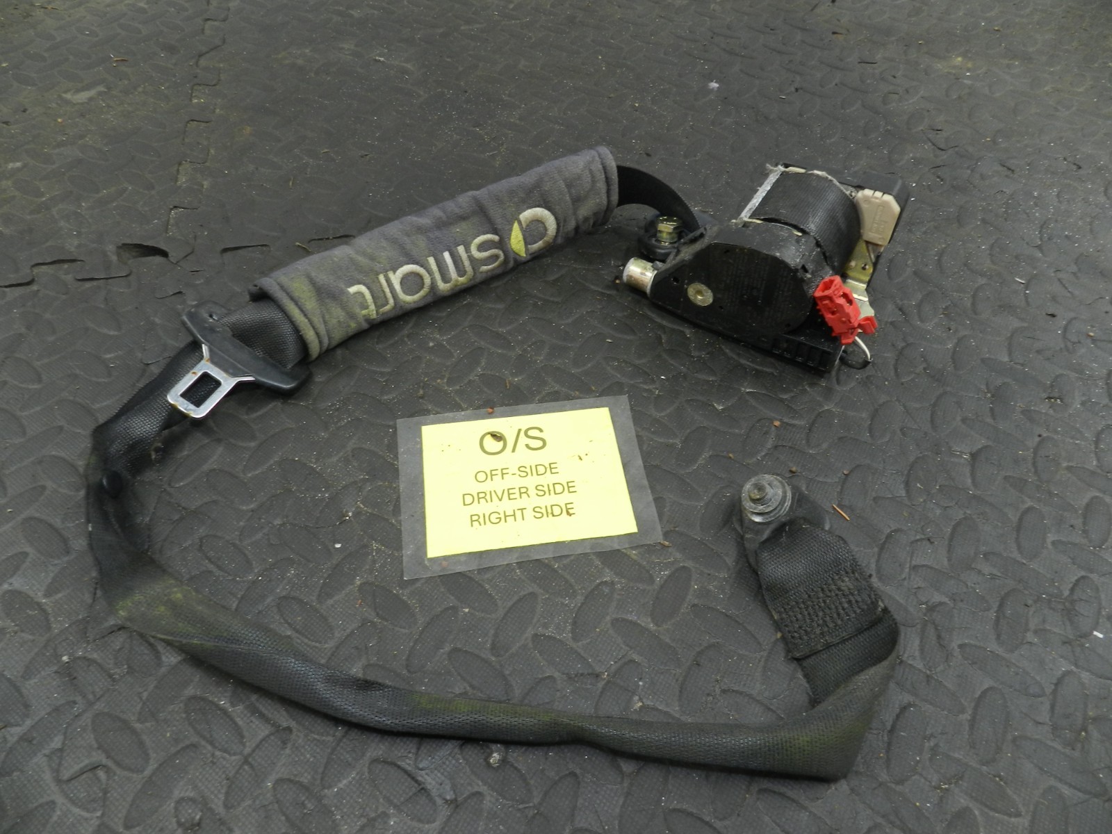 158. 2002 SMART FORTWO 450 CONVERTIBLE. DRIVER SIDE SEAT BELT