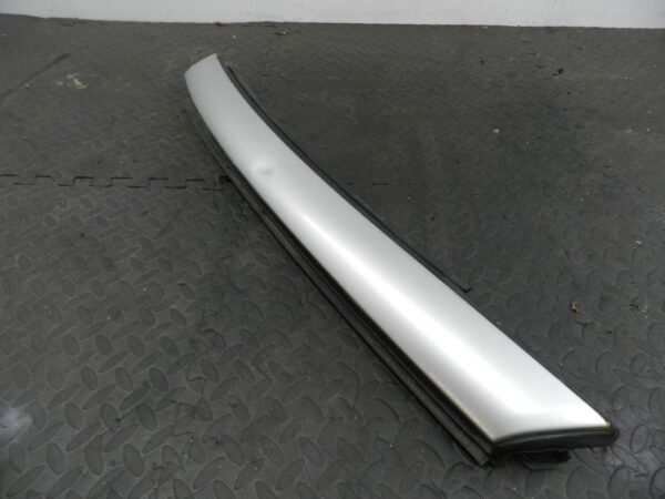 158. 2002 SMART FORTWO 450 CONVERTIBLE. PASSENGER SIDE ROOF PANEL FRAME BAR