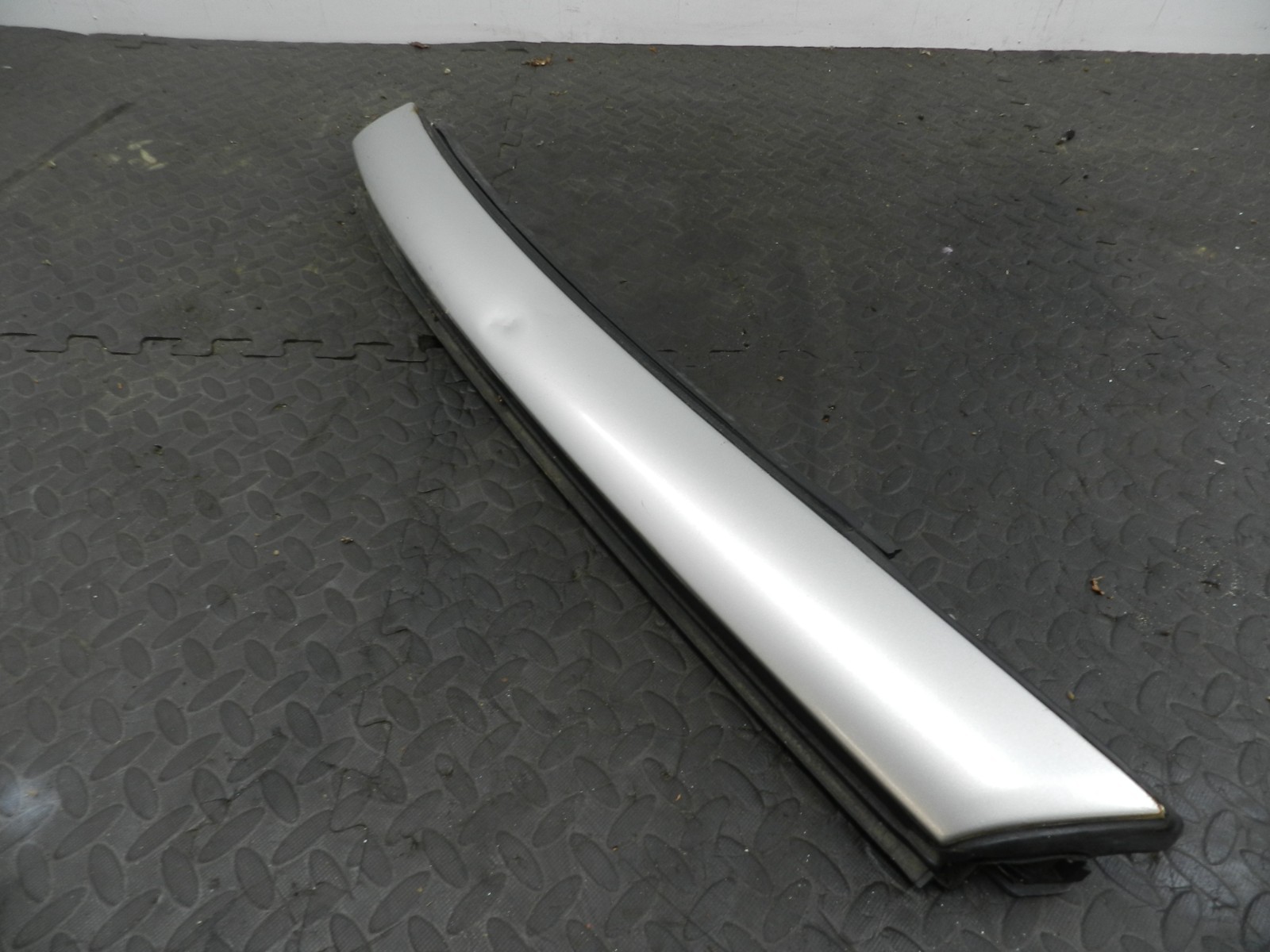 158. 2002 SMART FORTWO 450 CONVERTIBLE. PASSENGER SIDE ROOF PANEL FRAME BAR