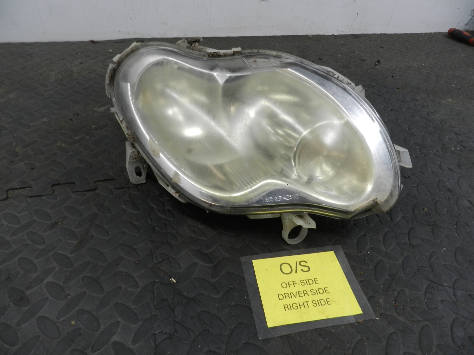 158. 2002 SMART FORTWO 450 CONVERTIBLE. DRIVER SIDE HEAD LIGHT