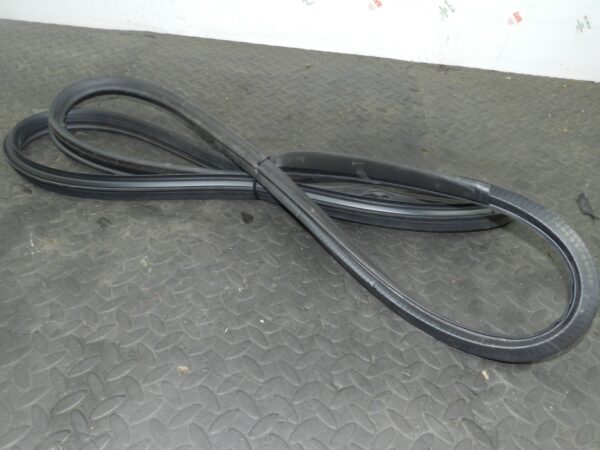 (160) 2000 AUDI TT QUATTRO 8N. PASSENGER SIDE RUBBER DOOR SEAL - Image 3