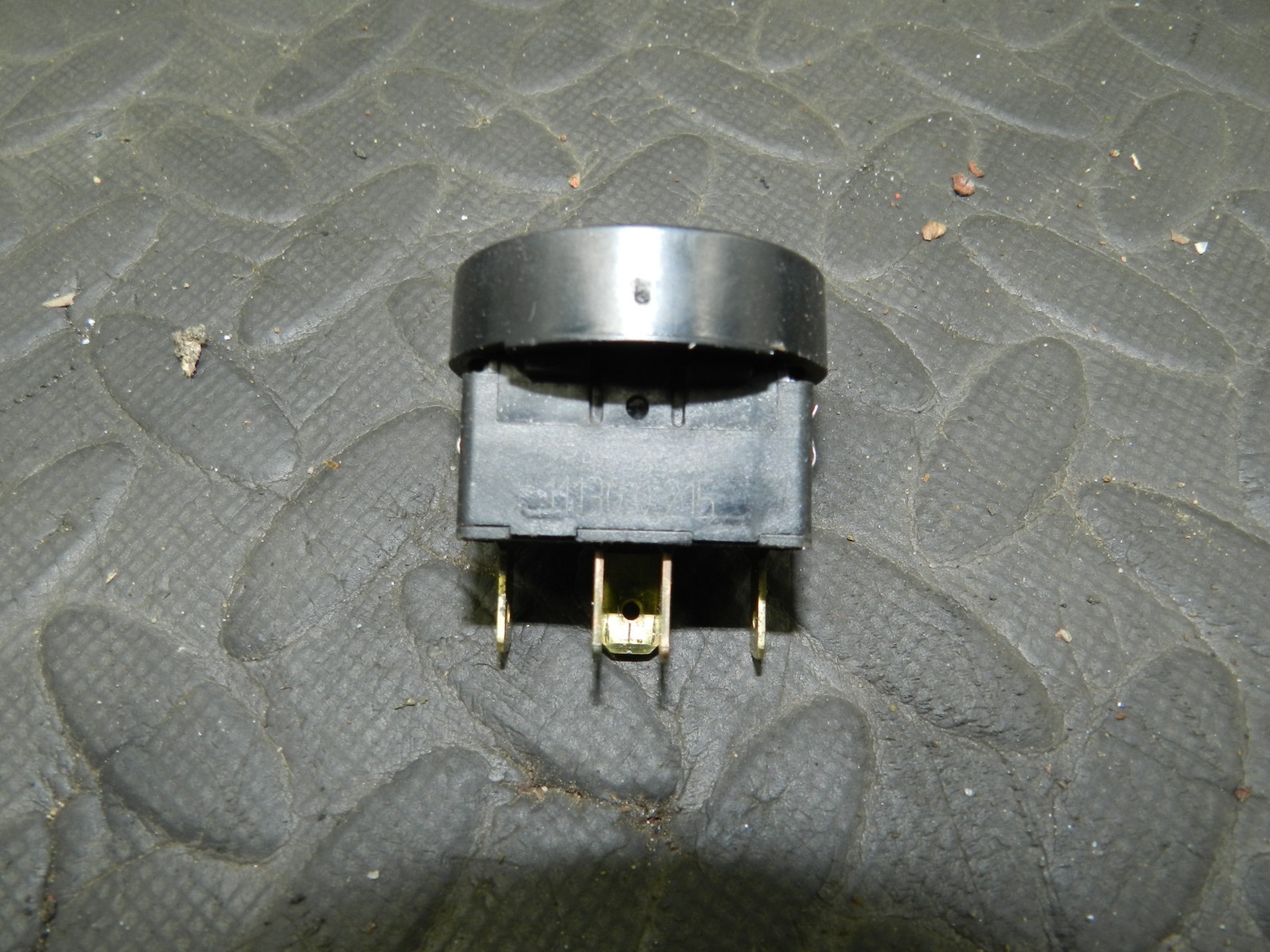 158. 2002 SMART FORTWO 450 CONVERTIBLE. DRIVER SIDE WINDOW SWITCH 111300215 - Image 3