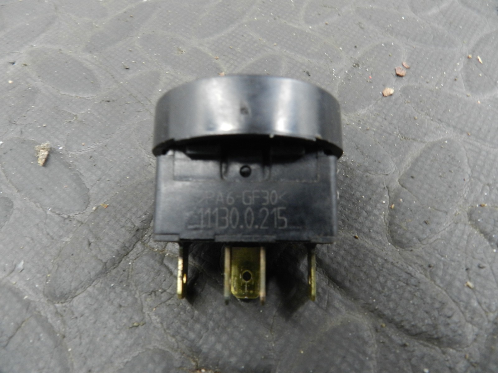 158. 2002 SMART FORTWO 450 CONVERTIBLE. DRIVER SIDE WINDOW SWITCH 111300215 - Image 4