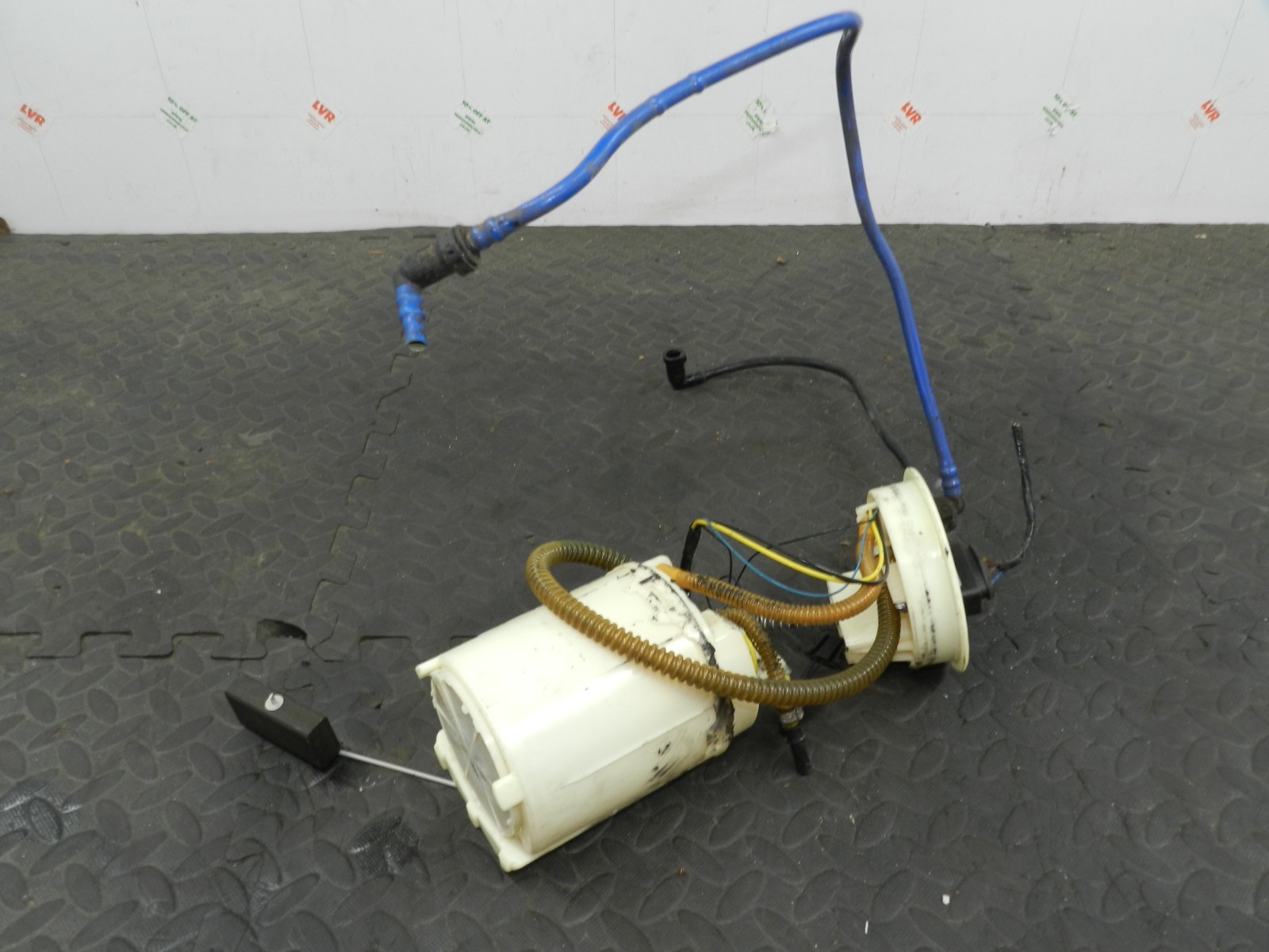 (160) 2000 AUDI TT QUATTRO 8N. PETROL IN TANK FUEL PUMP - Image 2