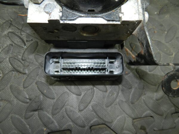 107. 2007 VOLVO S80 D5. ABS PUMP - Image 6