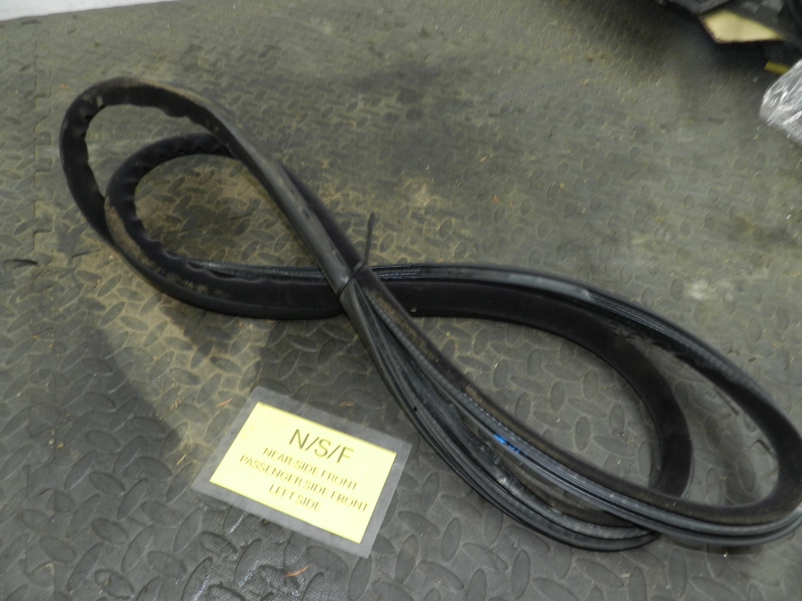 107. 2007 VOLVO S80 D5. PASSENGER SIDE FRONT DOOR RUBBER SEAL - Image 2