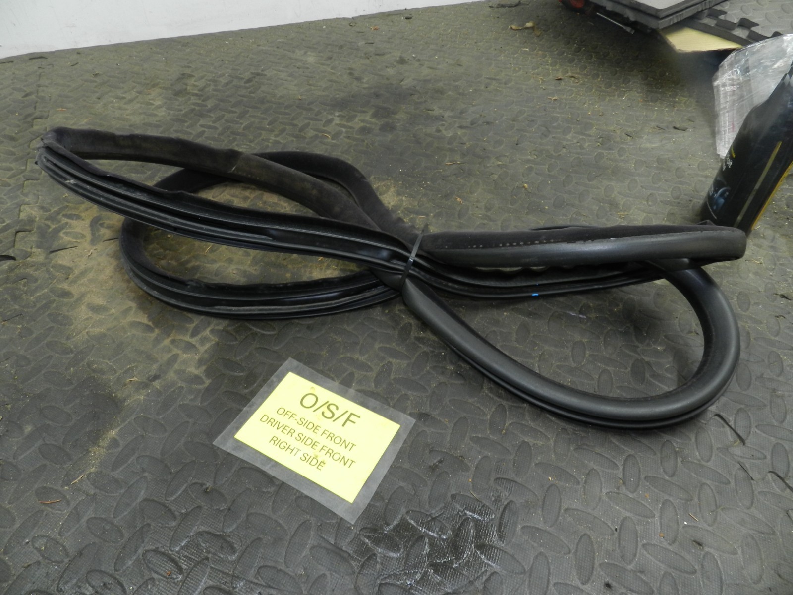 107. 2007 VOLVO S80 D5. DRIVER SIDE FRONT RUBBER DOOR SEAL