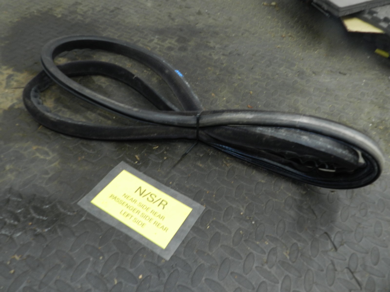 107. 2007 VOLVO S80 D5. PASSENGER SIDE REAR RUBBER DOOR SEAL