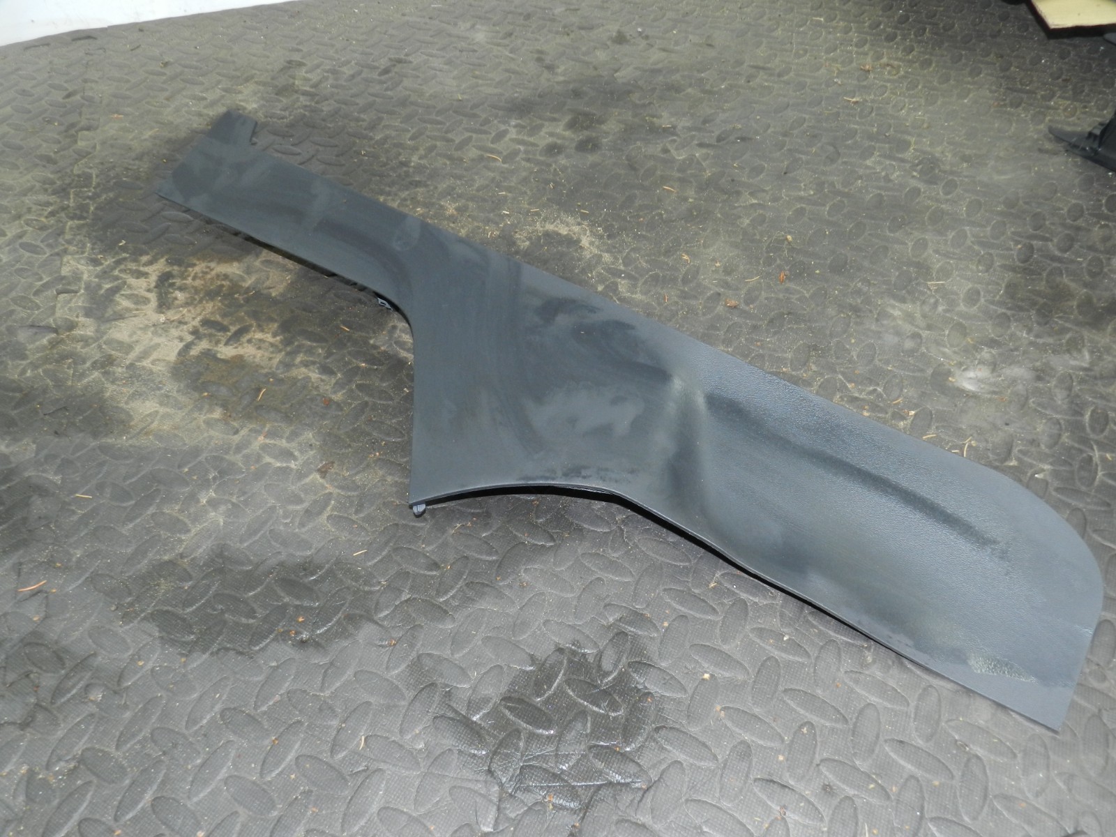 107. 2007 VOLVO S80 D5. CENTRE CONSOLE TRIM SIDE PANEL 33722575