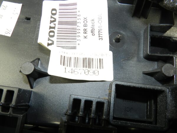 107. 2007 VOLVO S80 D5. CENTRE CONSOLE FRAME WITH ARM REST - Image 4
