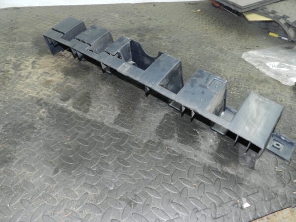 107. 2007 VOLVO S80 D5. BUMPER SUPPORT FRAME REAR