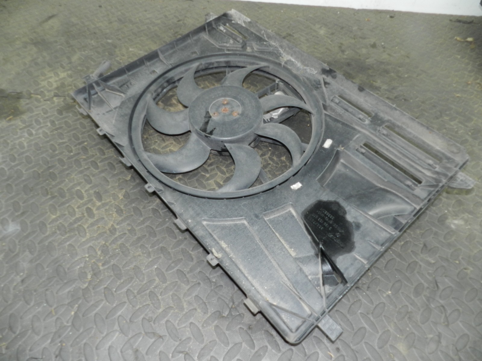 107. 2007 VOLVO S80 D5. RADIATOR FAN COOLING 30672559