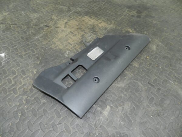 107. 2007 VOLVO S80 D5. DASH BOARD UNDER DASH TRIM LOWER