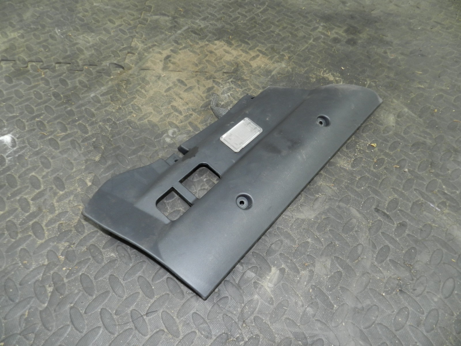 107. 2007 VOLVO S80 D5. DASH BOARD UNDER DASH TRIM LOWER