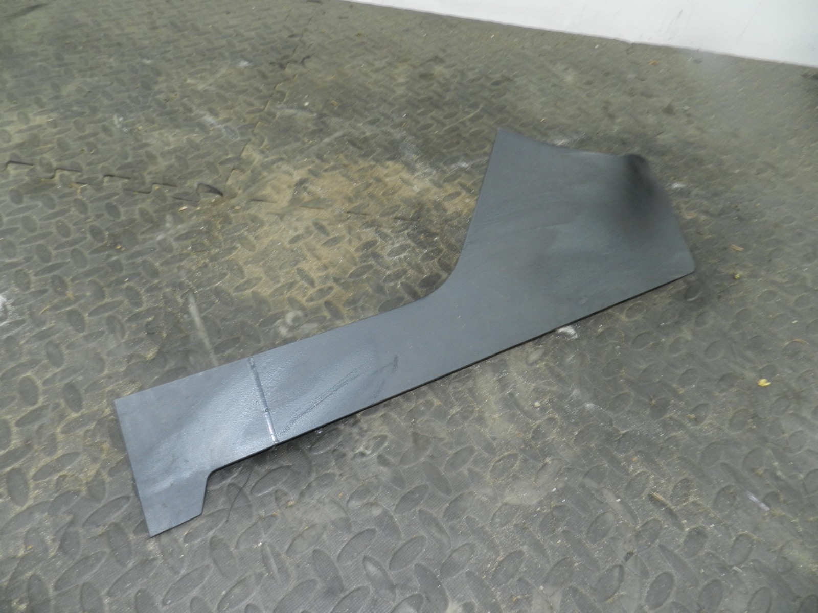 107. 2007 VOLVO S80 D5. CENTRE CONSOLE SIDE PANEL