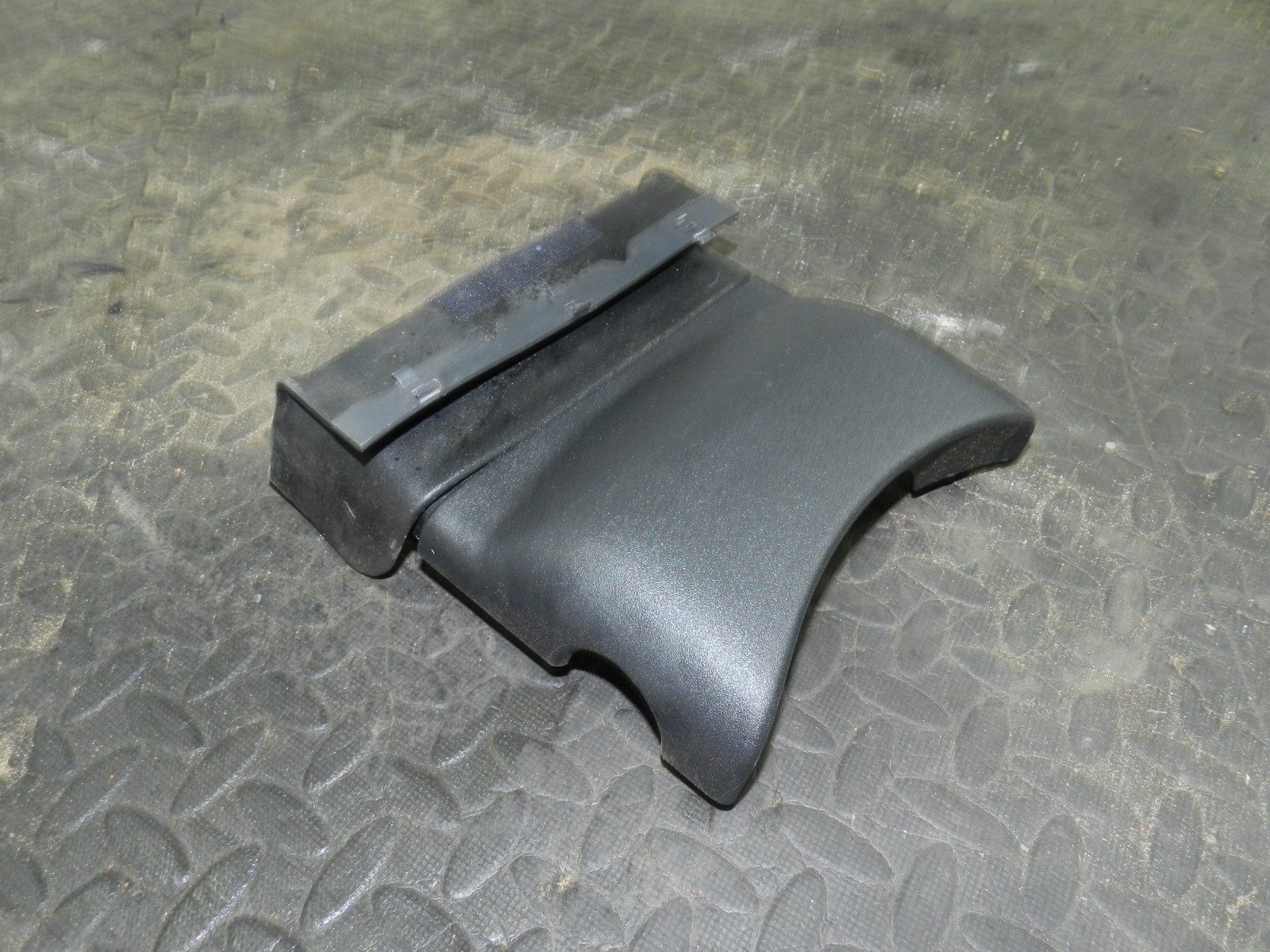 107. 2007 VOLVO S80 D5. STEERING COWLING UPPER TRIM
