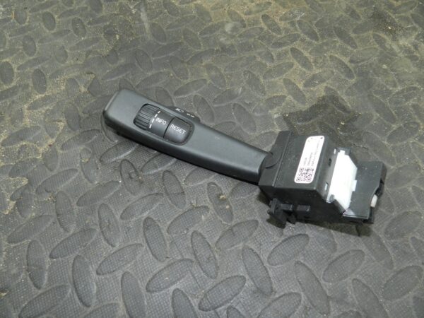 107. 2007 VOLVO S80 D5. HAZARD SWITCH