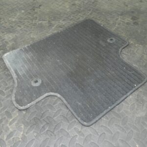 107. 2007 VOLVO S80 D5. FLOOR MAT