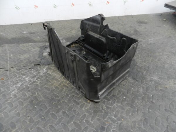 107. 2007 VOLVO S80 D5. BATTERY TRAY - Image 2