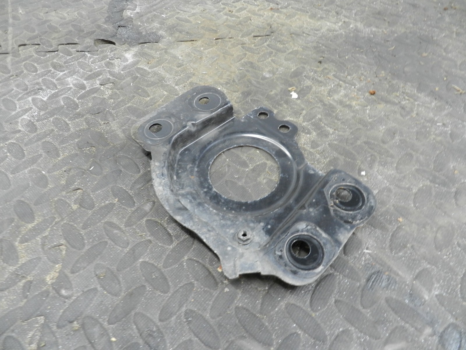107. 2007 VOLVO S80 D5. ENGINE MOUNT PANEL - Image 2