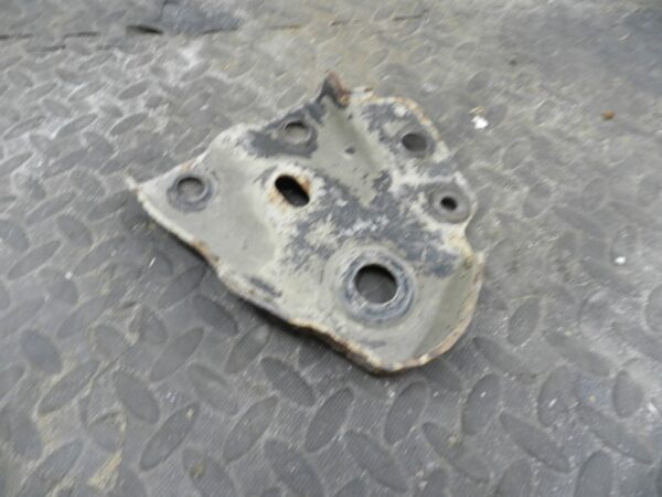 107. 2007 VOLVO S80 D5. MOUNT FRAME METAL PANEL
