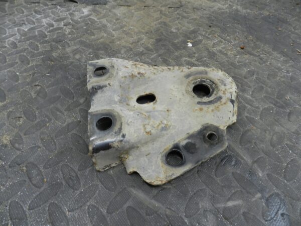 107. 2007 VOLVO S80 D5. MOUNT FRAME METAL PANEL - Image 2