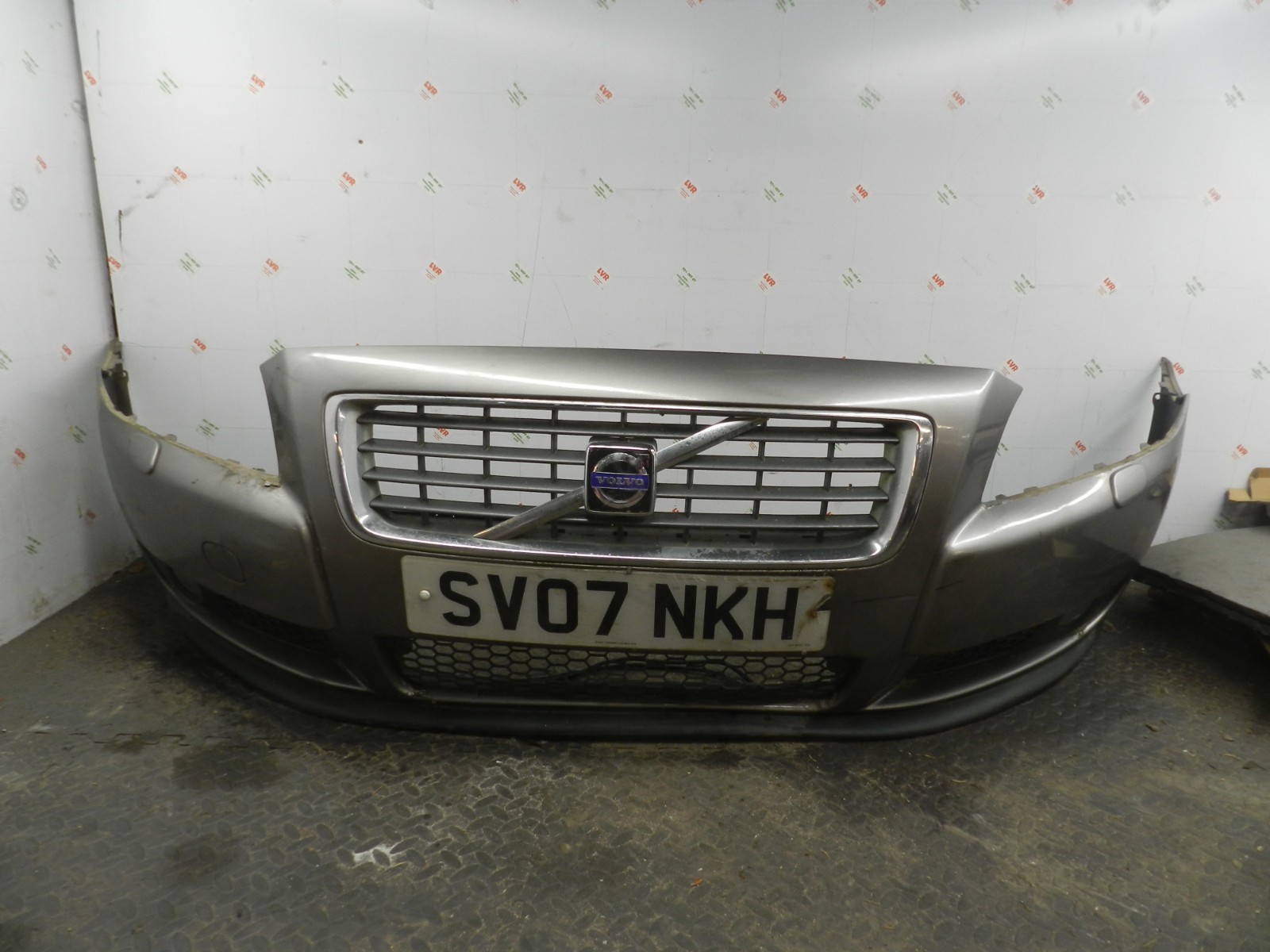 107. 2007 VOLVO S80 D5. FRONT BUMPER GREEN