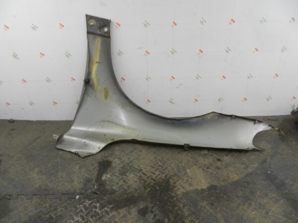 107. 2007 VOLVO S80 D5. DRIVER SIDE FRONT WING GREEN DAMAGED - Image 3