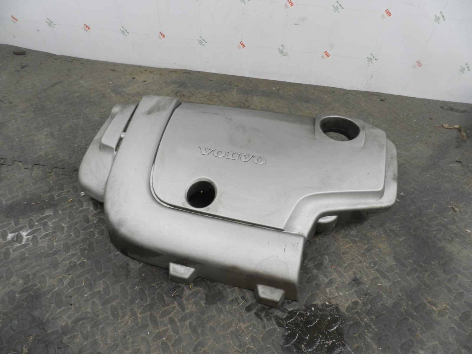 107. 2007 VOLVO S80 D5. ENGINE COVER