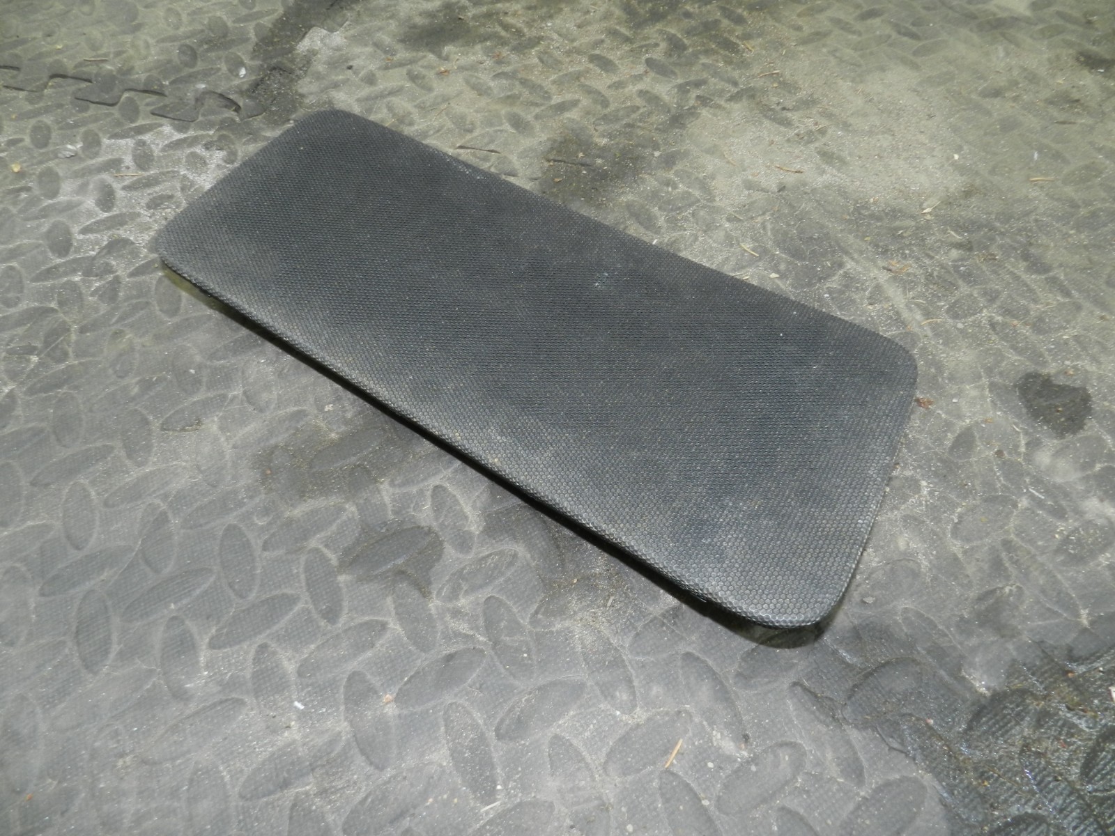107. 2007 VOLVO S80 D5. SPEAKER COVER GRILL DASH BOARD TRIM