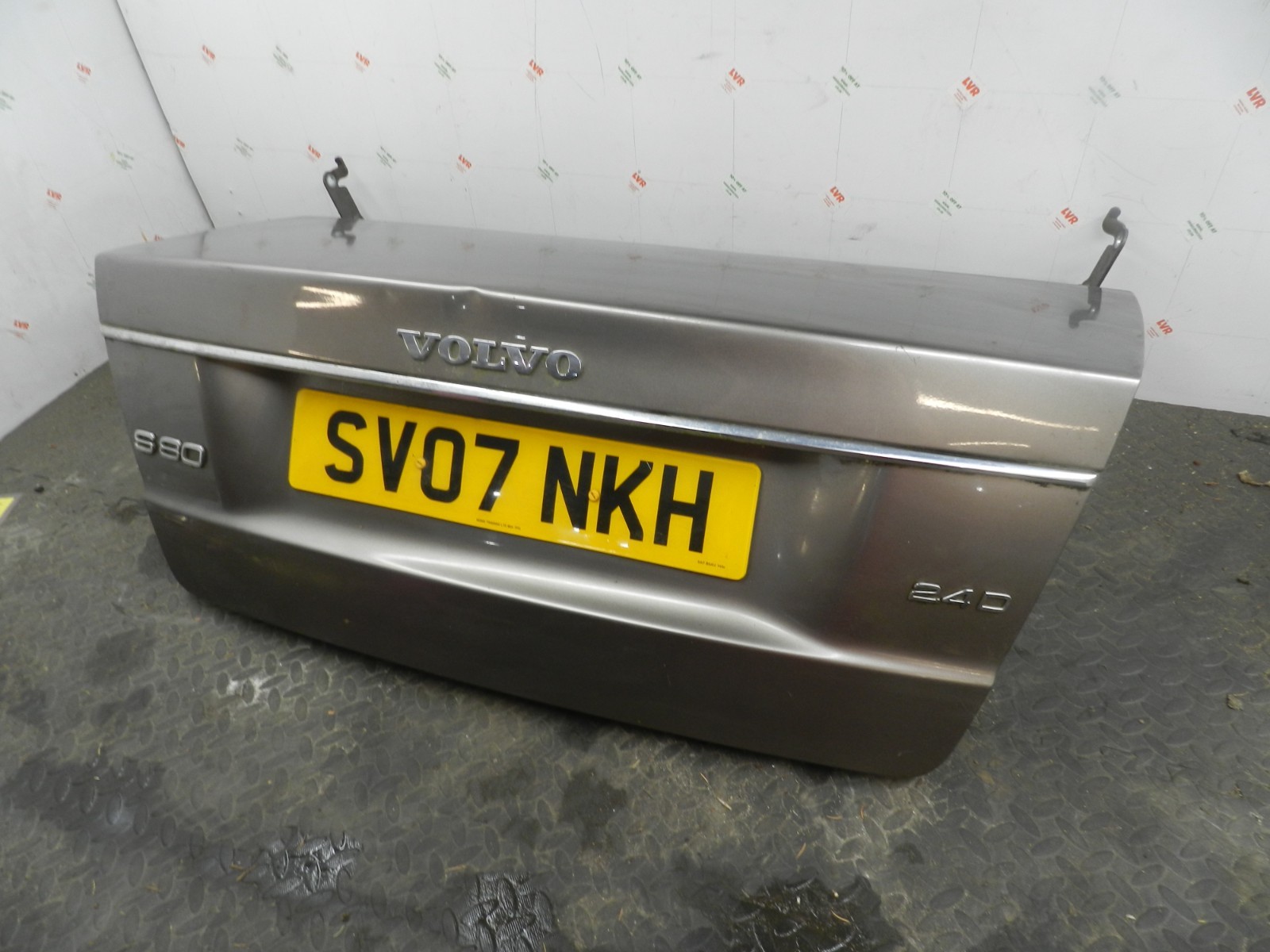 107. 2007 VOLVO S80 D5. BOOT LID TAIL GATE IN GREEN