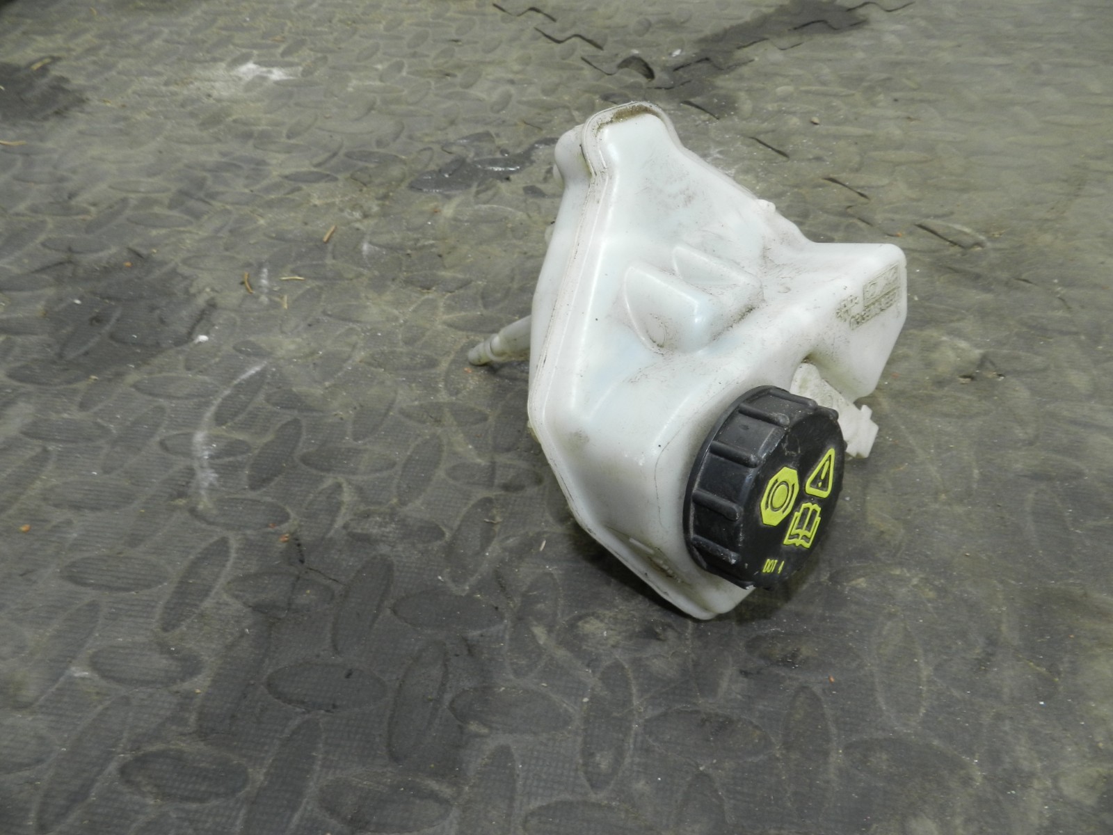 107. 2007 VOLVO S80 D5. BRAKE FLUID BOTTLE RESERVOIR