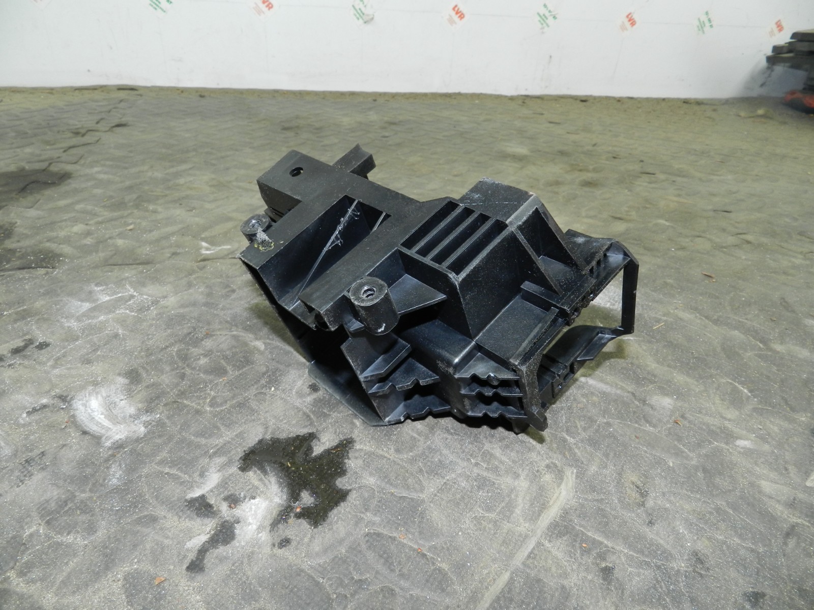 107. 2007 VOLVO S80 D5. SQUIB CLOCK RING FRAME