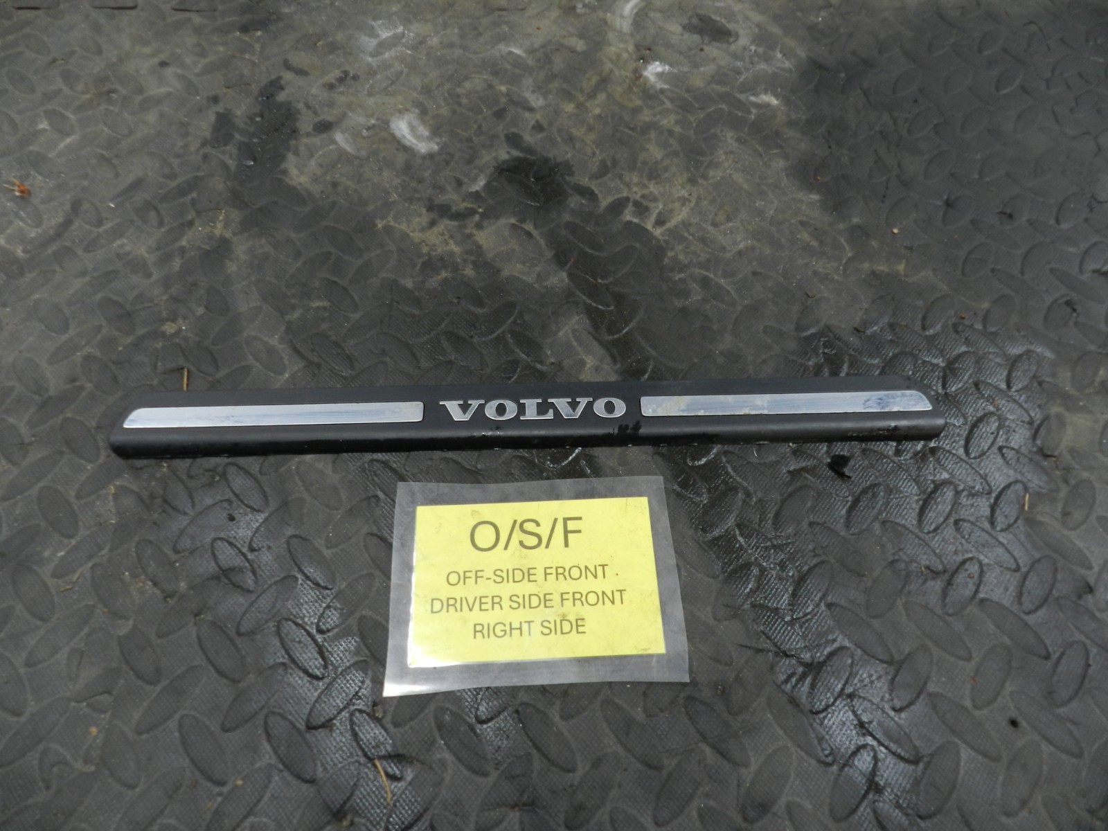 107. 2007 VOLVO S80 D5. FLOOR STEP PLATE TRIM DRIVER FRONT LOWER