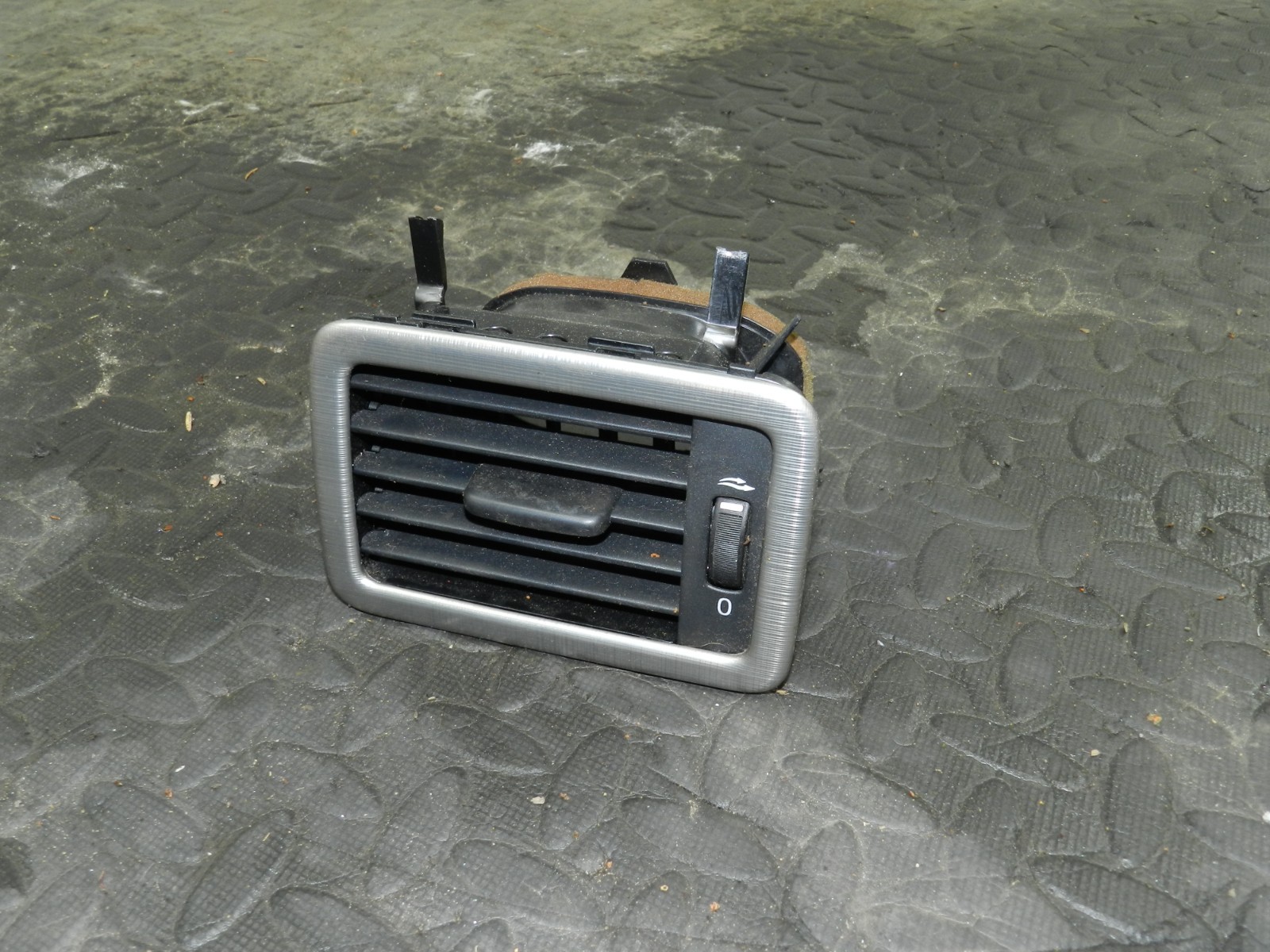 107. 2007 VOLVO S80 D5. AIR VENT