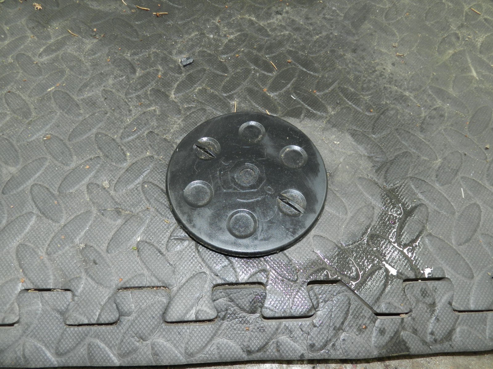 107. 2007 VOLVO S80 D5. LID COVER TRIM