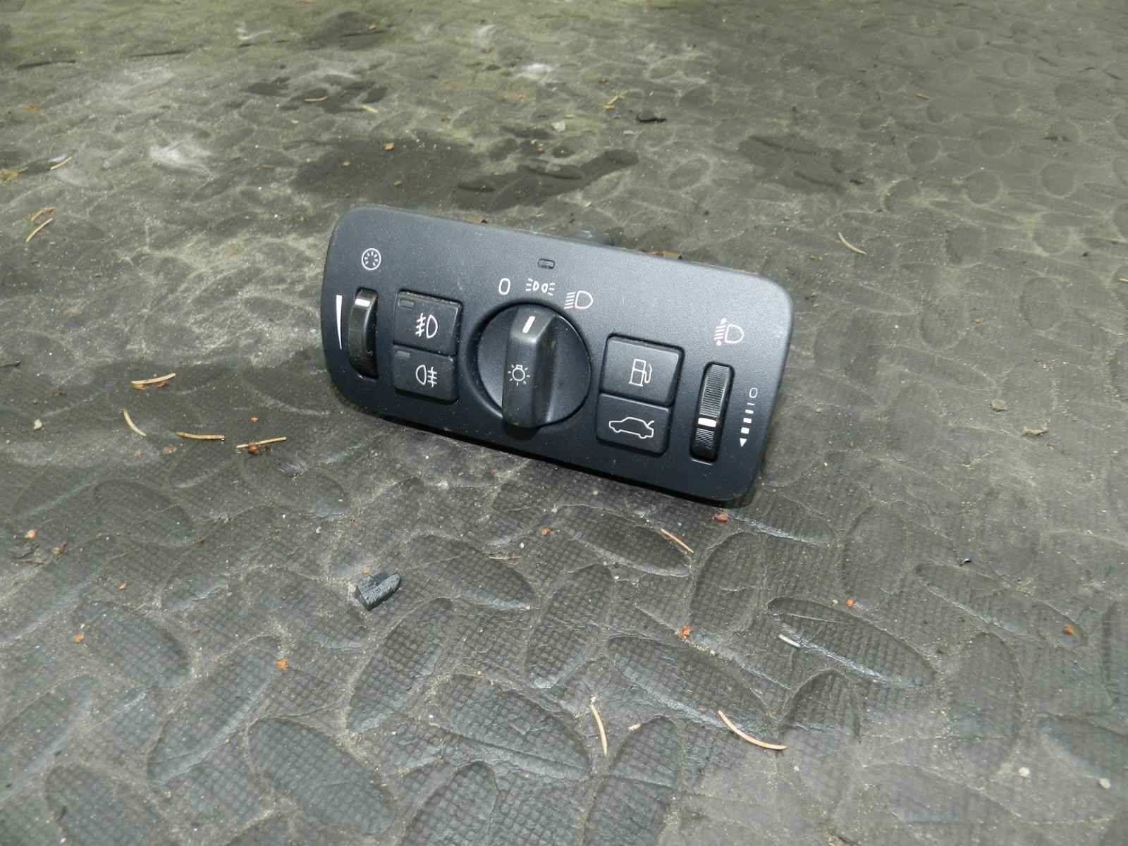 107. 2007 VOLVO S80 D5. HEAD LIGHT SWITCH CONTROL