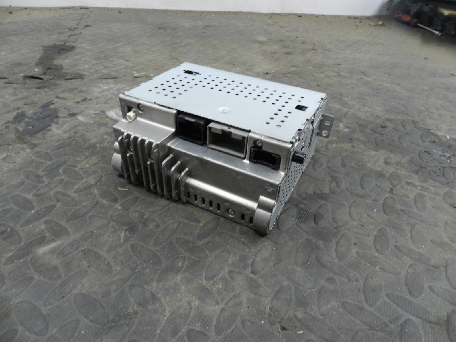 107. 2007 VOLVO S80 D5. RADIO HEAD UNIT 30773438AA