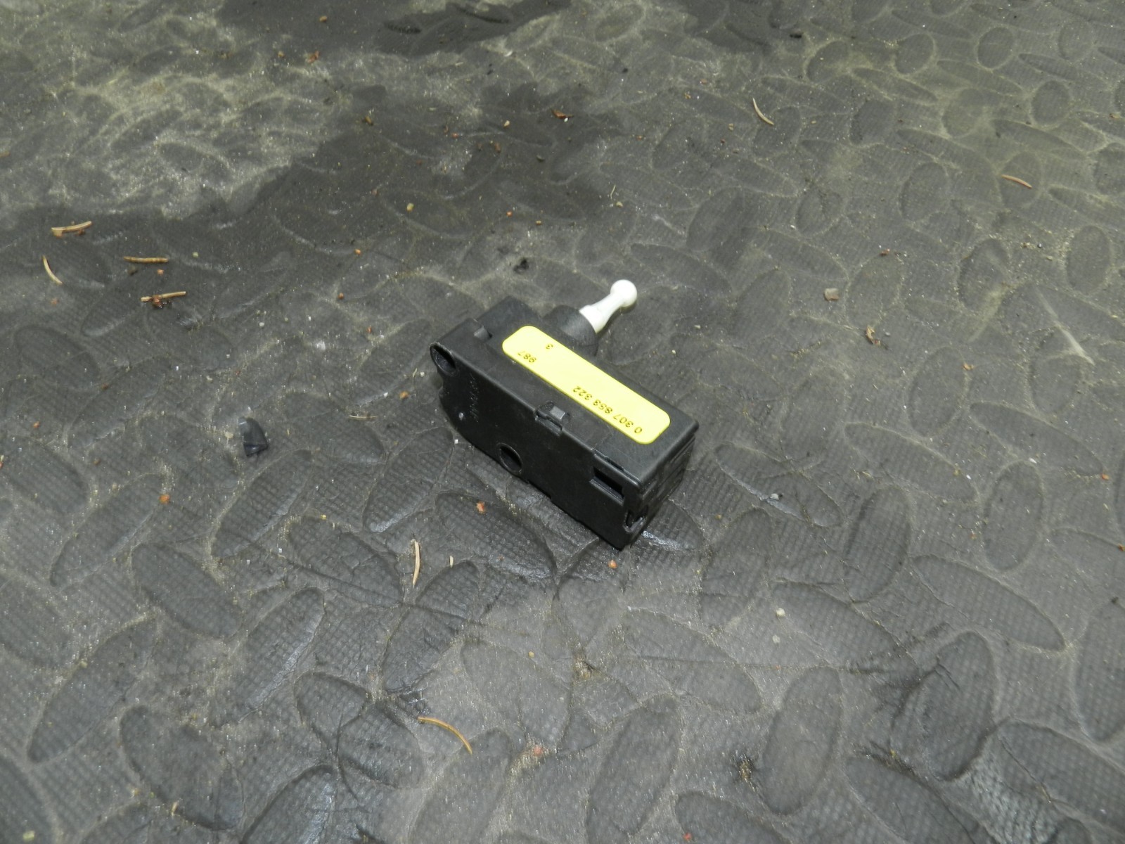 107. 2007 VOLVO S80 D5. HEAD LIGHT LEVEL ADJUSTMENT MOTOR 0307853322
