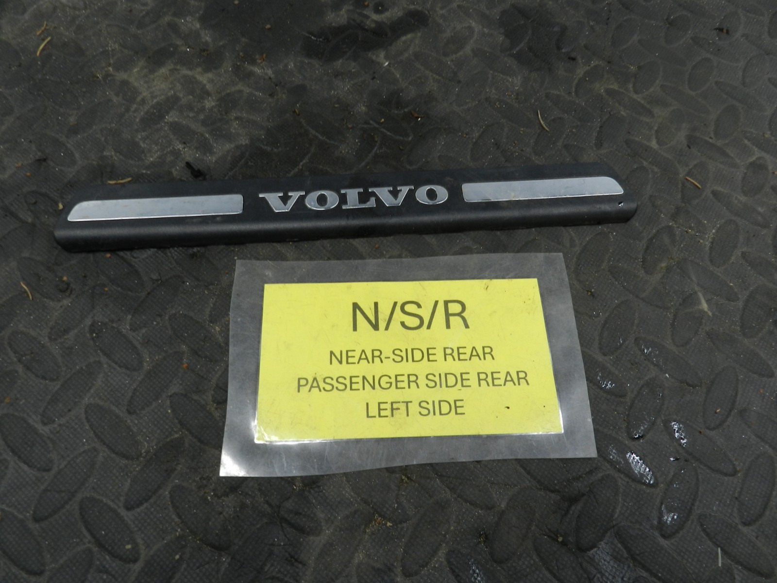 107. 2007 VOLVO S80 D5. PASSENGER SIDE REAR FLOOR SILL TRIM