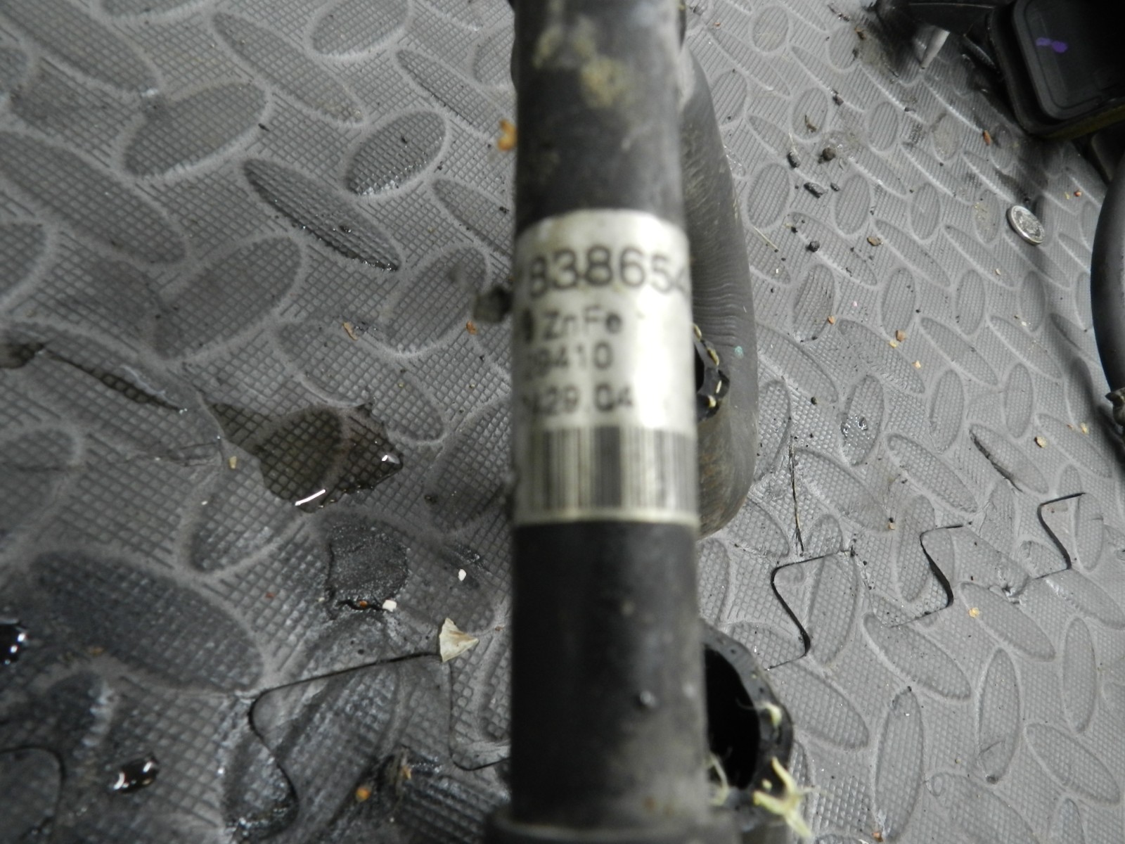 143. 2003 BMW E46 318Ci CONVERTIBLE. RIGID COOLANT MATRIX PIPES 8386543 - Image 2