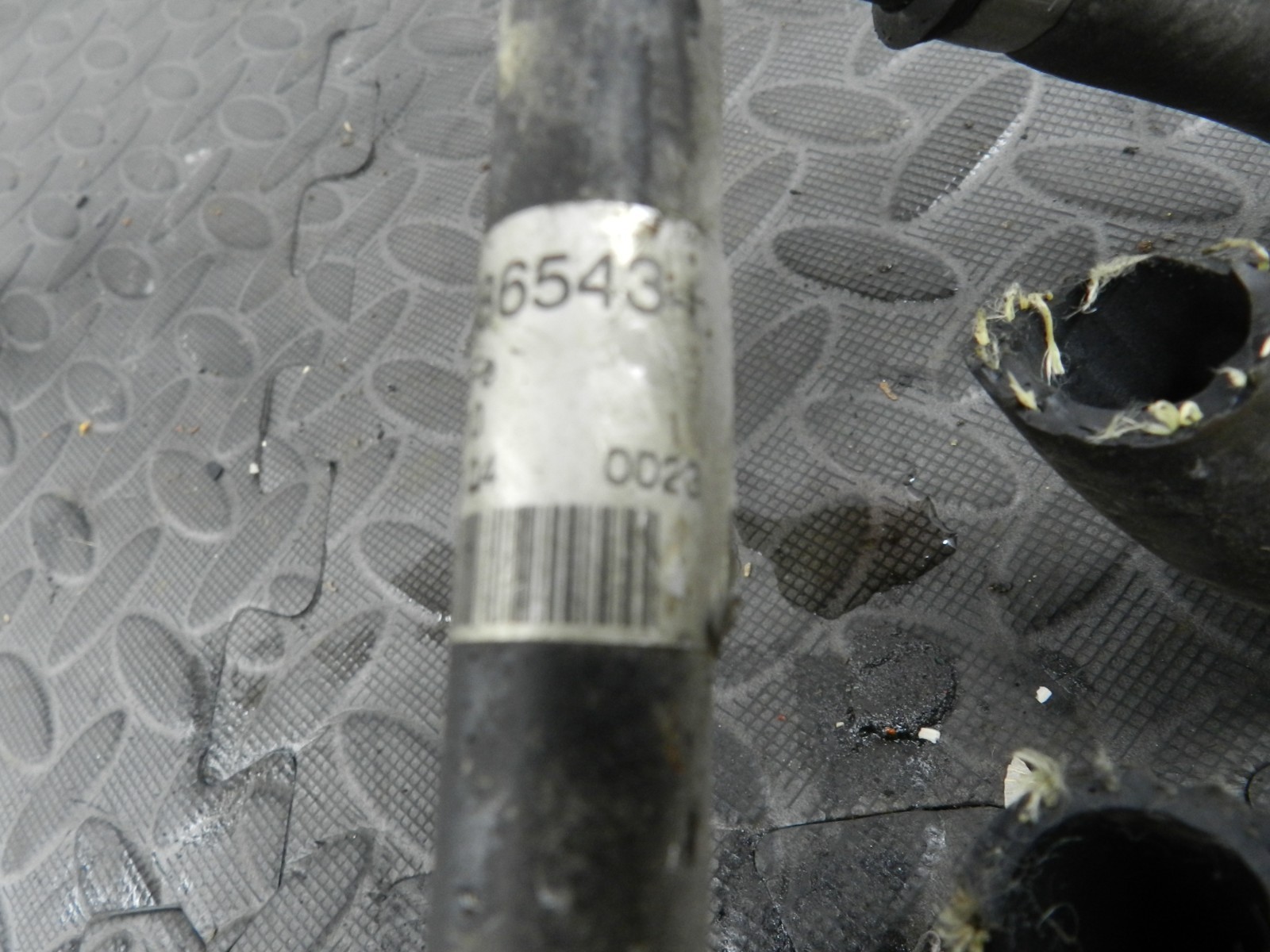 143. 2003 BMW E46 318Ci CONVERTIBLE. RIGID COOLANT MATRIX PIPES 8386543 - Image 3