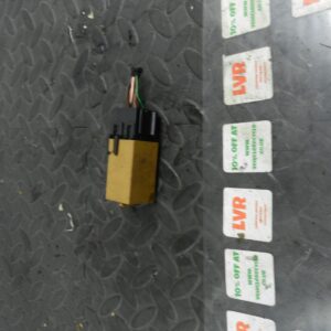 143. 2003 BMW E46 318Ci CONVERTIBLE. YELLOW RELAY 8384505