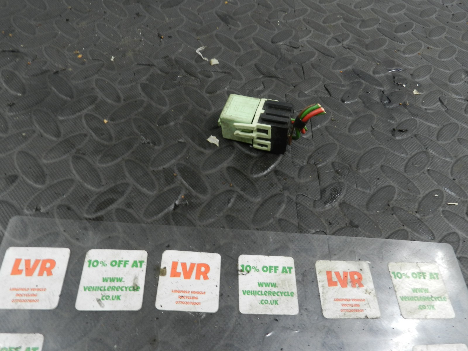 143. 2003 BMW E46 318Ci CONVERTIBLE. GREEN RELAY 8373700