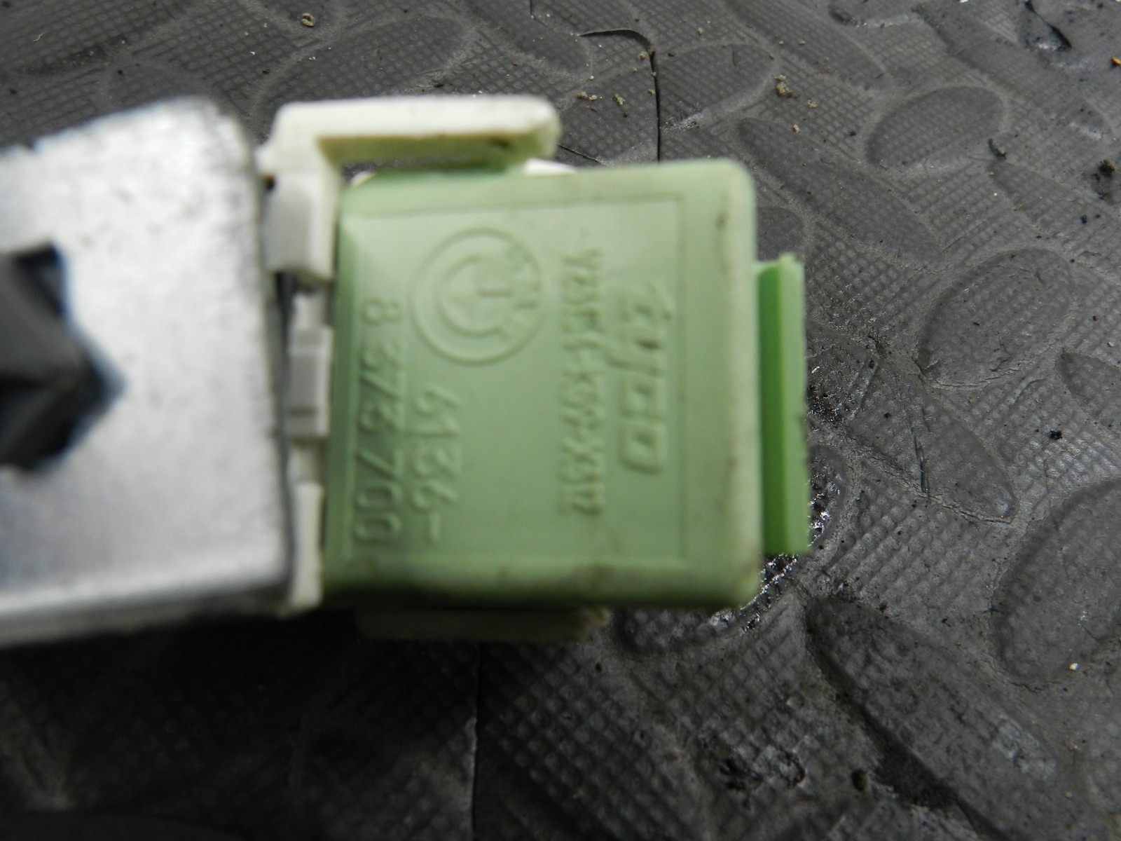 143. 2003 BMW E46 318Ci CONVERTIBLE. GREEN RELAY 8373700 - Image 2