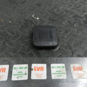 143. 2003 BMW E46 318Ci CONVERTIBLE. OIL FILL UP CAP
