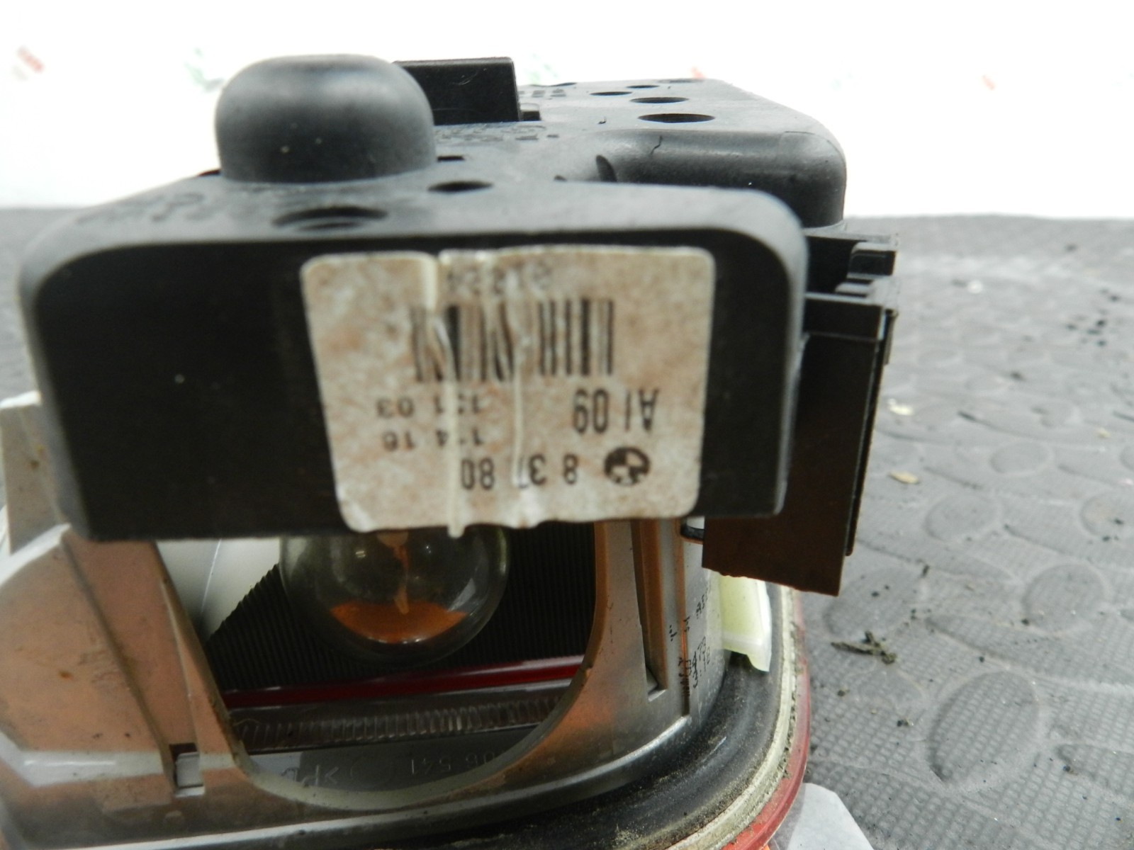 143. 2003 BMW E46 318Ci CONVERTIBLE. PASSENGER SIDE REAR INNER LIGHT - Image 2