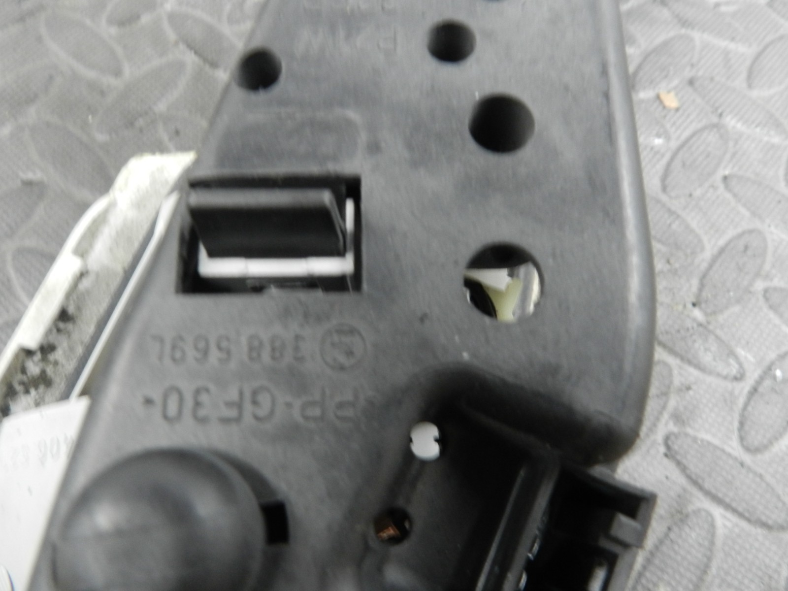 143. 2003 BMW E46 318Ci CONVERTIBLE. PASSENGER SIDE REAR INNER LIGHT - Image 3