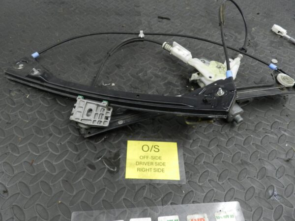 143. 2003 BMW E46 318Ci CONVERTIBLE. DRIVER SIDE FRONT WINDOW REGULATOR & MOTOR